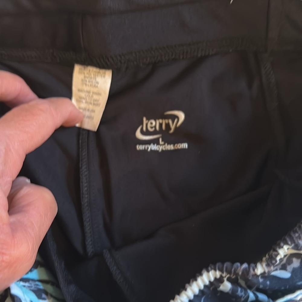 Terry padded bike shorts with attached wrap skirt! Size L - Picture 3 of 3